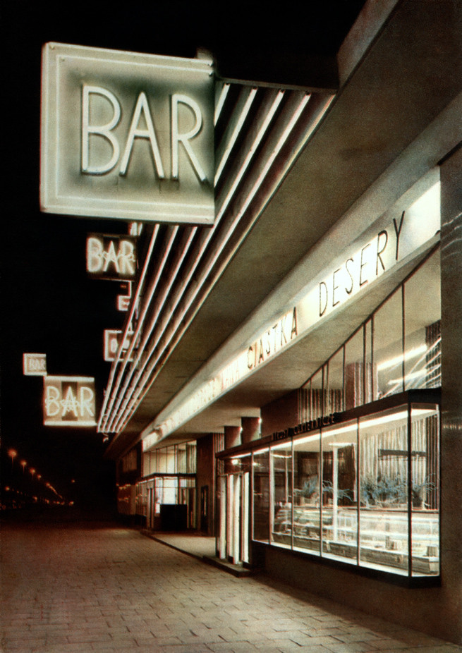 Bar "Praha" in Warsaw, image by M. Kopydłowski, 1959 (CC)